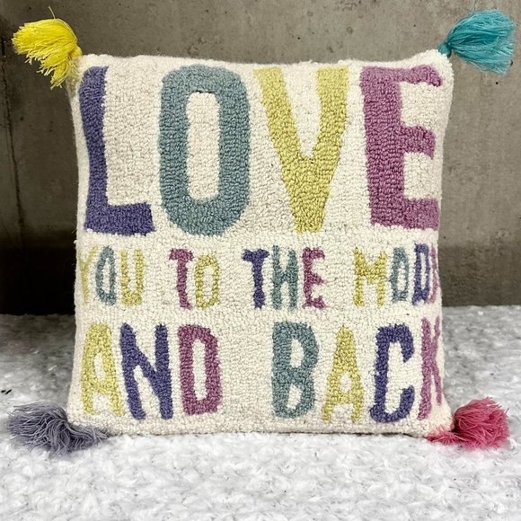 NWT Simply Southern Hook Wool "Love You To The Moon and Back" Throw Pillow - Picture 1 of 3